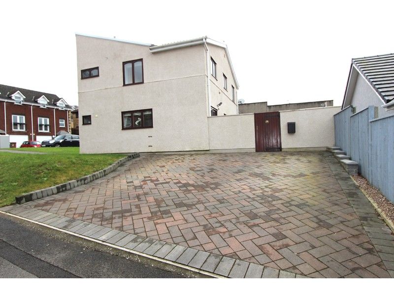 3 bed semidetached house for sale in Chartist Court, Risca, Risca NP11