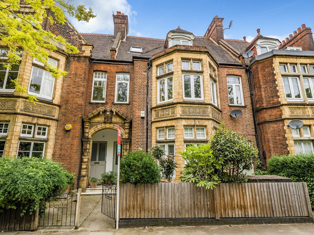 4 bed for sale in Wandsworth Common West Side, London SW18