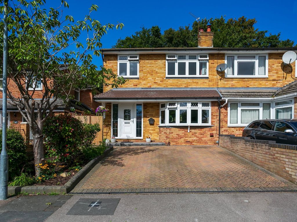 3 bed semidetached house for sale in Neptune Drive, Hemel Hempstead