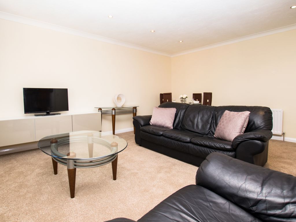 2 bed flat to rent in Three Bridges, Pound Hill, Crawley RH10 Zoopla