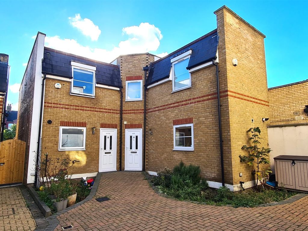 2 bed end terrace house for sale in Myddleton Road, London N22, £