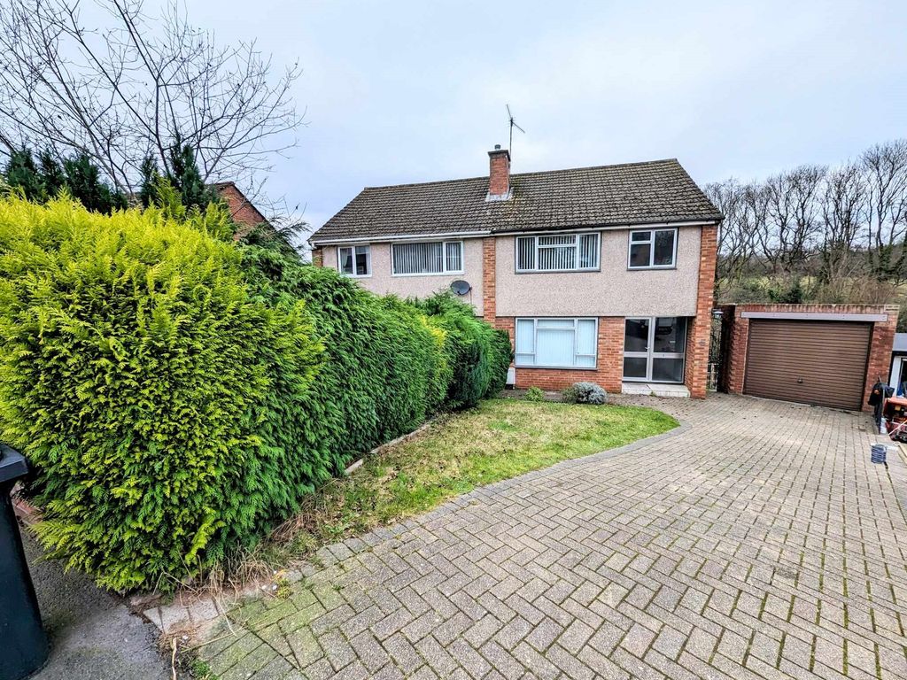 3 bed semidetached house to rent in Robertson Way, Newport, Gwent NP20