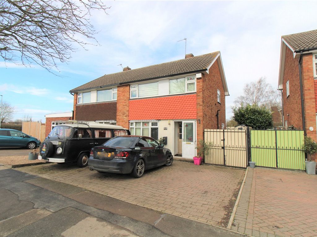 3 bed semidetached house for sale in Linford Close, Wigston