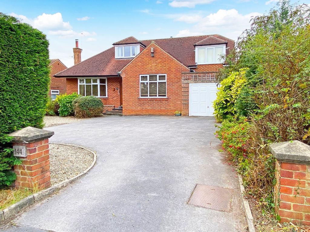 5 bed detached bungalow for sale in Wetherby Road, Harrogate HG2, £