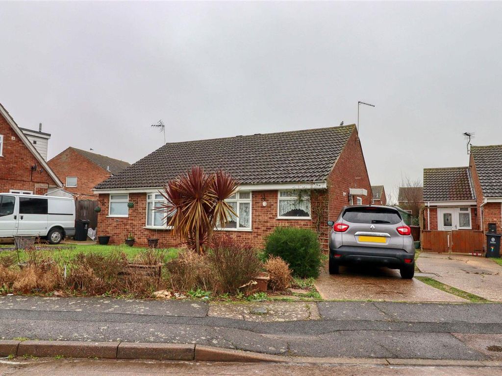 2 bed bungalow for sale in Becontree Close, ClactonOnSea CO15, £