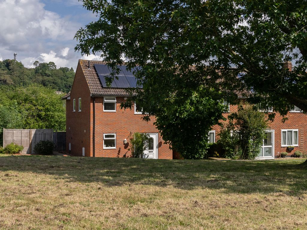 1 bed end terrace house for sale in Goodwyns Road, Dorking RH4, £