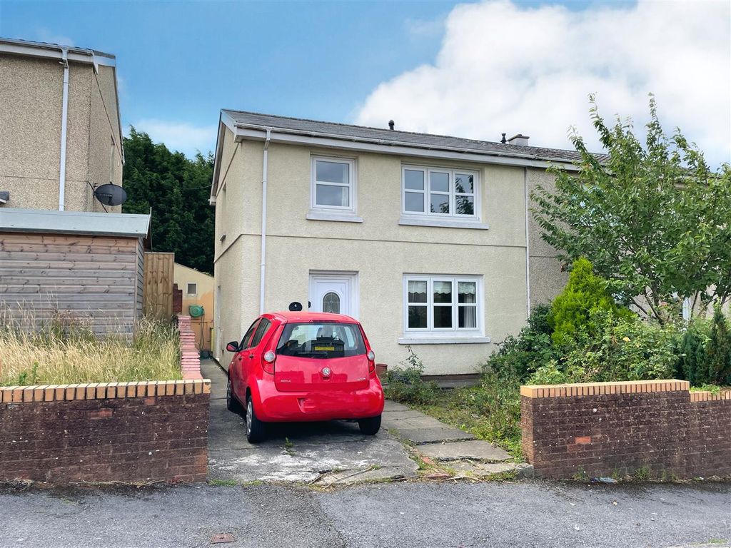 3 bed semidetached house for sale in Pantycelyn, Llwynhendy, Llanelli, Carmarthenshire SA14, £