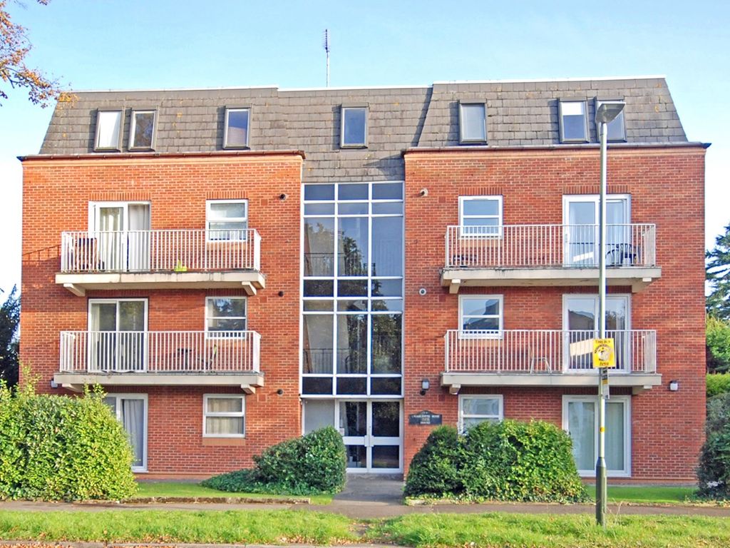 2 bed flat to rent in Christchurch Road, Cheltenham GL50, £995 pcm Zoopla