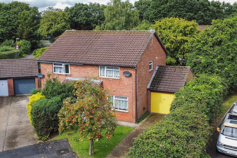 2 bed semidetached house for sale in Alfred Close, Totton, Southampton