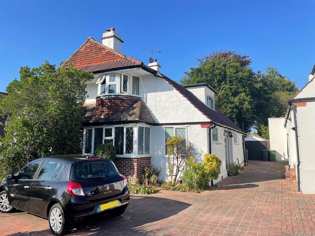 4 bed semidetached house for sale in Willett Way, Petts Wood