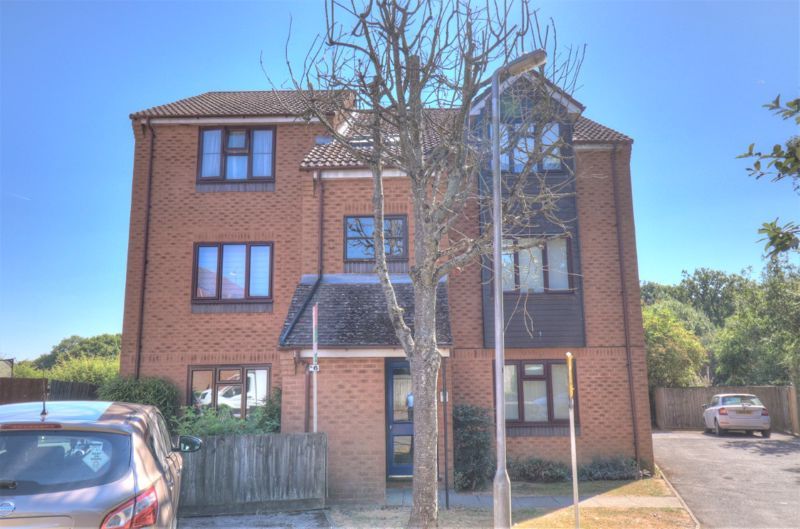 2 bed flat for sale in Billings Close, Stokenchurch, High HP14