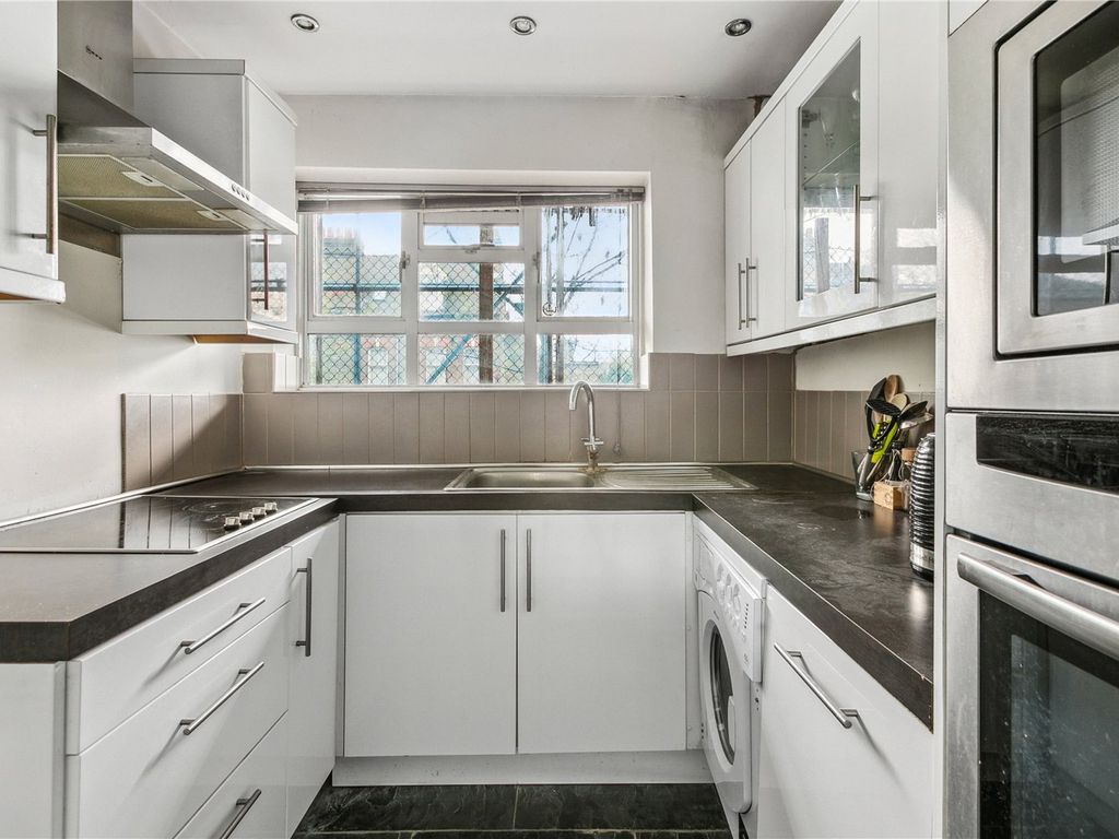 2 bed flat for sale in Stephen Sanders Court, Salcott Road, London SW11