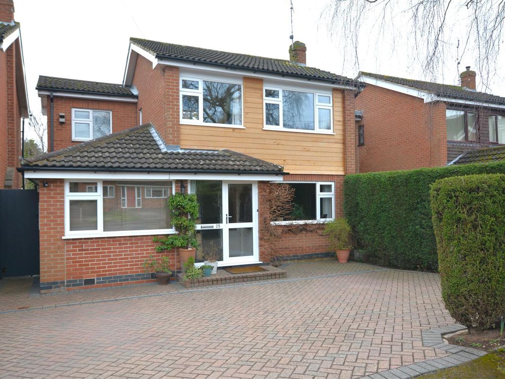 4 bed detached house for sale in Pinewood Close, Southwell NG25, £