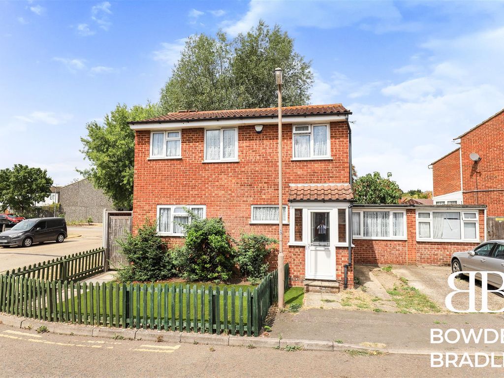 4 bed detached house for sale in Trotwood, Chigwell IG7 Zoopla