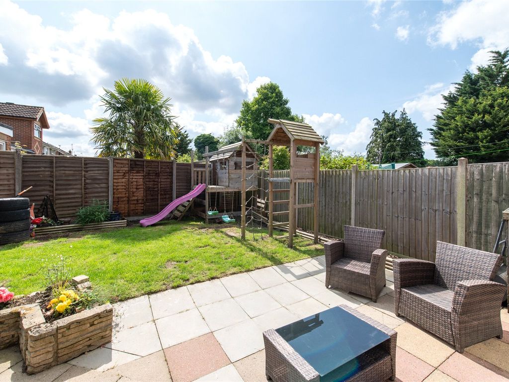 3 bed semidetached house for sale in Robins Avenue, Lenham, Maidstone