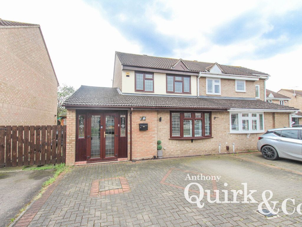 3 bed semidetached house for sale in Robinson Close, Hornchurch RM12