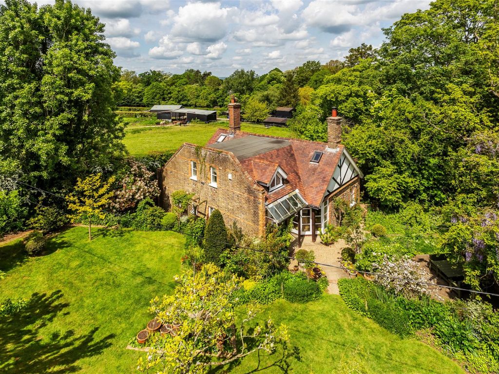 3 bed cottage for sale in Roman Road, Marsh Green, Edenbridge TN8, £