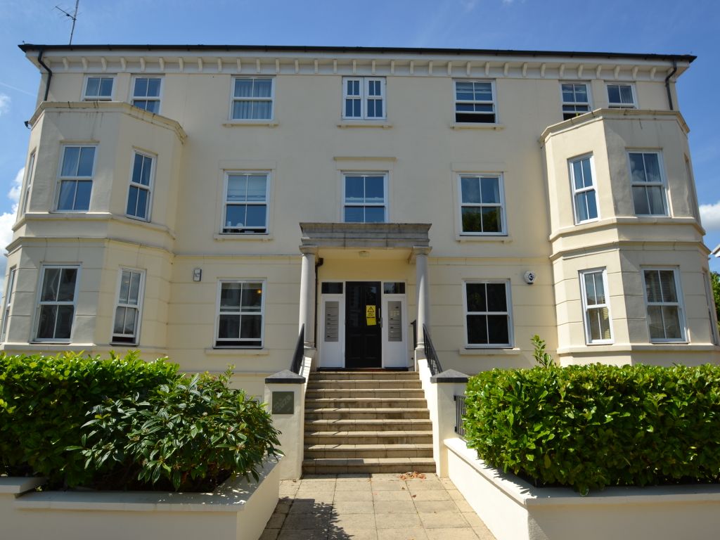 2 bed flat to rent in Avenue Elmers, Surbiton KT6 Zoopla