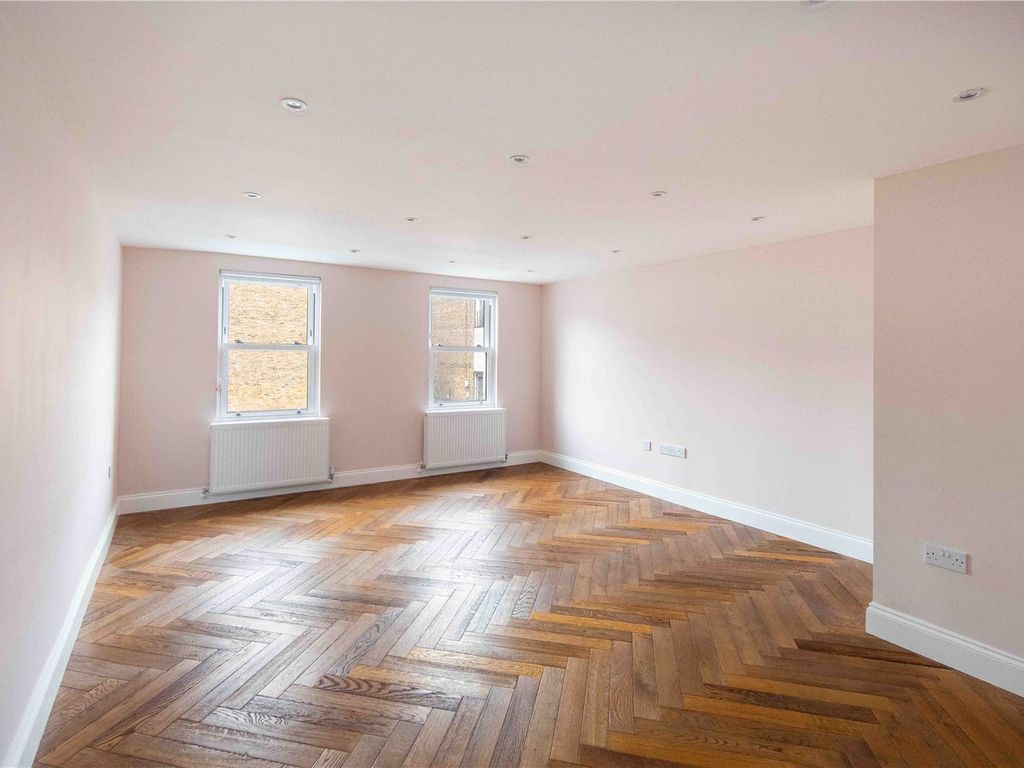 2 bed flat for sale in Roman Road, Bethnal Green, London E2, £525,000