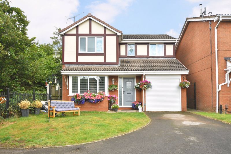 4 bed detached house for sale in Silverstone Crescent, Packmoor, Stoke