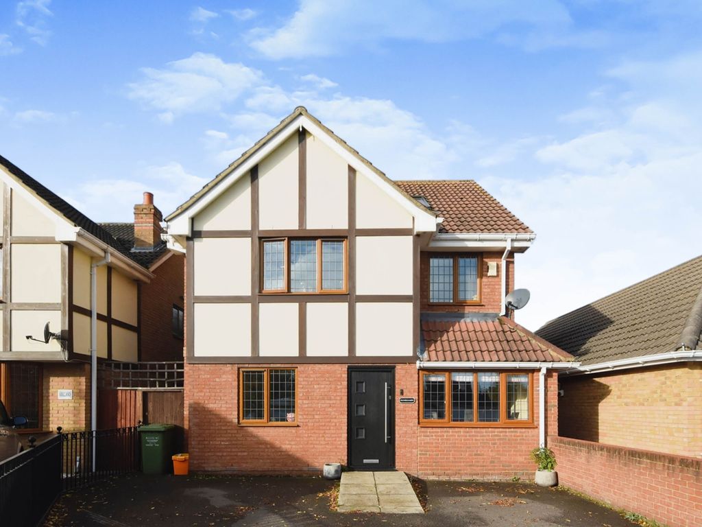 5 bed detached house for sale in Church Road, Laindon, Basildon SS15, £