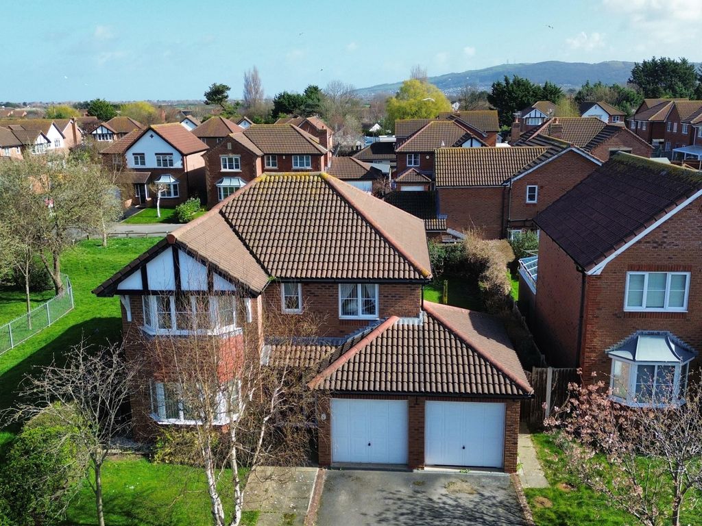 4 bed detached house for sale in Lon Ystrad, Rhyl LL18, £280,000 Zoopla