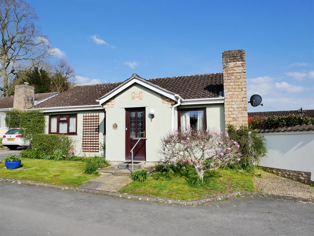 2 bed detached bungalow for sale in Lime Tree Close, Calne SN11 Zoopla