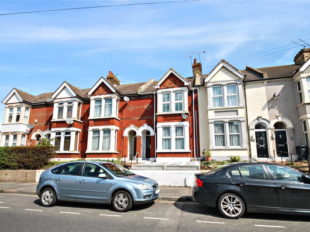 1 bed flat to rent in Old Road West, Gravesend, Kent DA11, £900 pcm