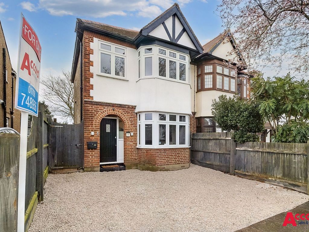 3 bed semidetached house for sale in Cross Road, Mawneys RM7, £425,000