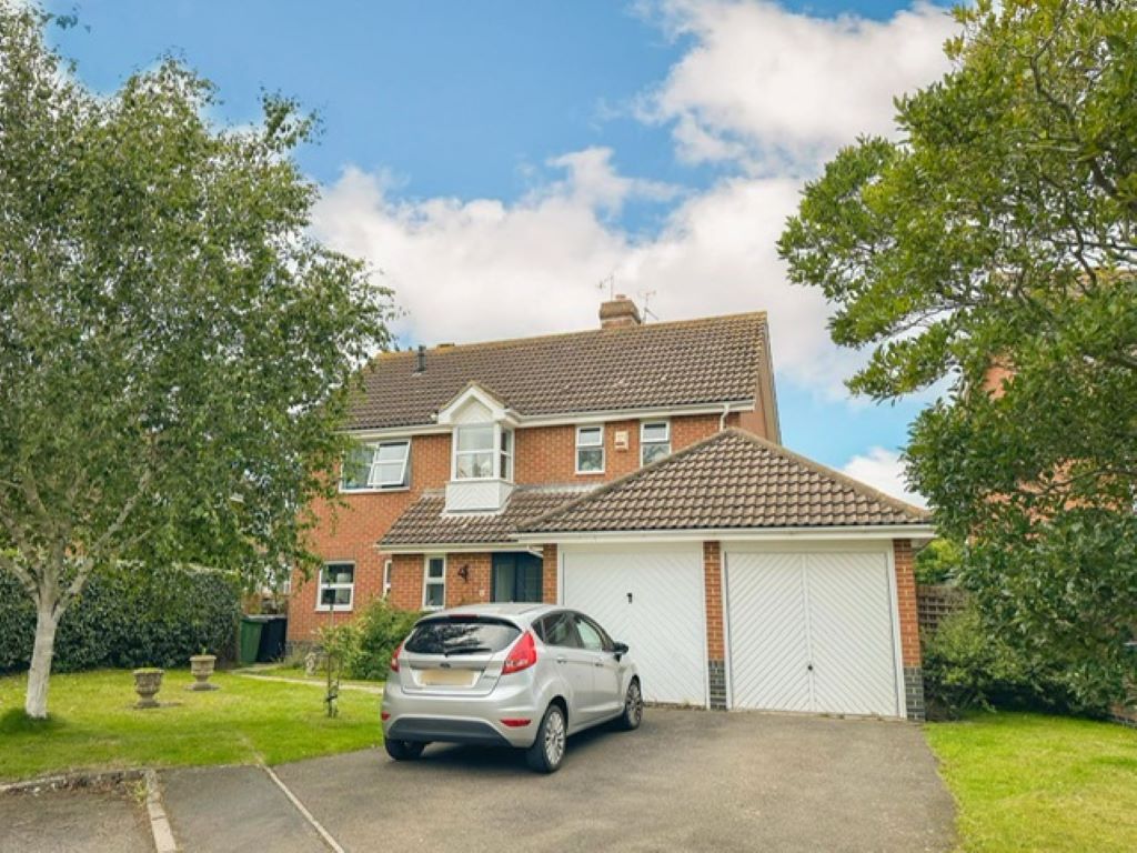 4 bed detached house for sale in Gainsborough Road, BexhillOnSea TN40