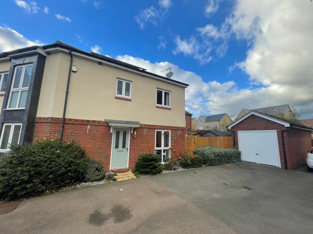 Greensleeves Drive, Aylesbury HP18  