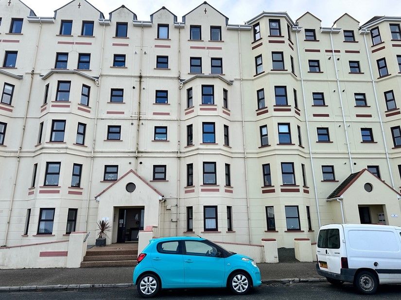 1 bed flat to rent in Admirals Court, Ramsey, Isle Of Man IM8, £725 pcm