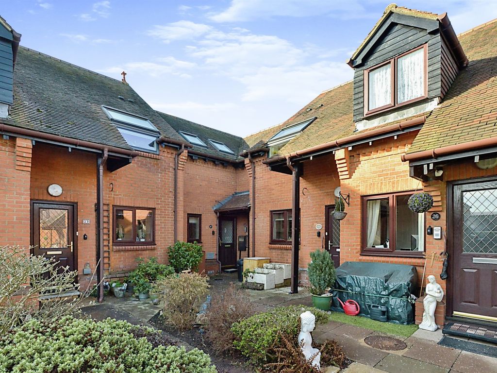 2 bed for sale in Fegans Court, Stony Stratford, Milton