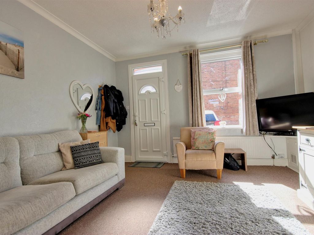 2 bed terraced house for sale in South View Main Street, Willerby, Hull