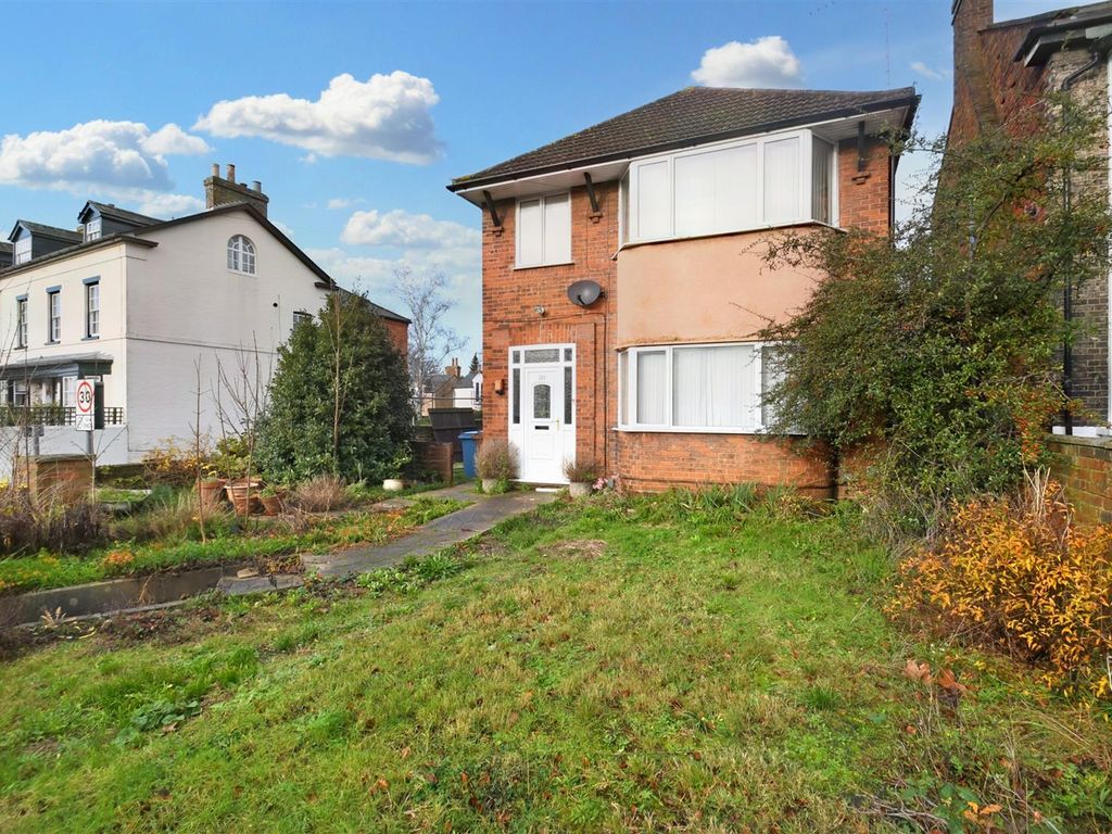 3 bed detached house for sale in Woodbridge Road, Ipswich IP4, £325,000
