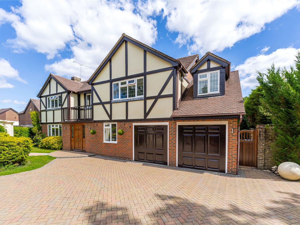 5 bed detached house for sale in Barberry Way, Blackwater, Camberley