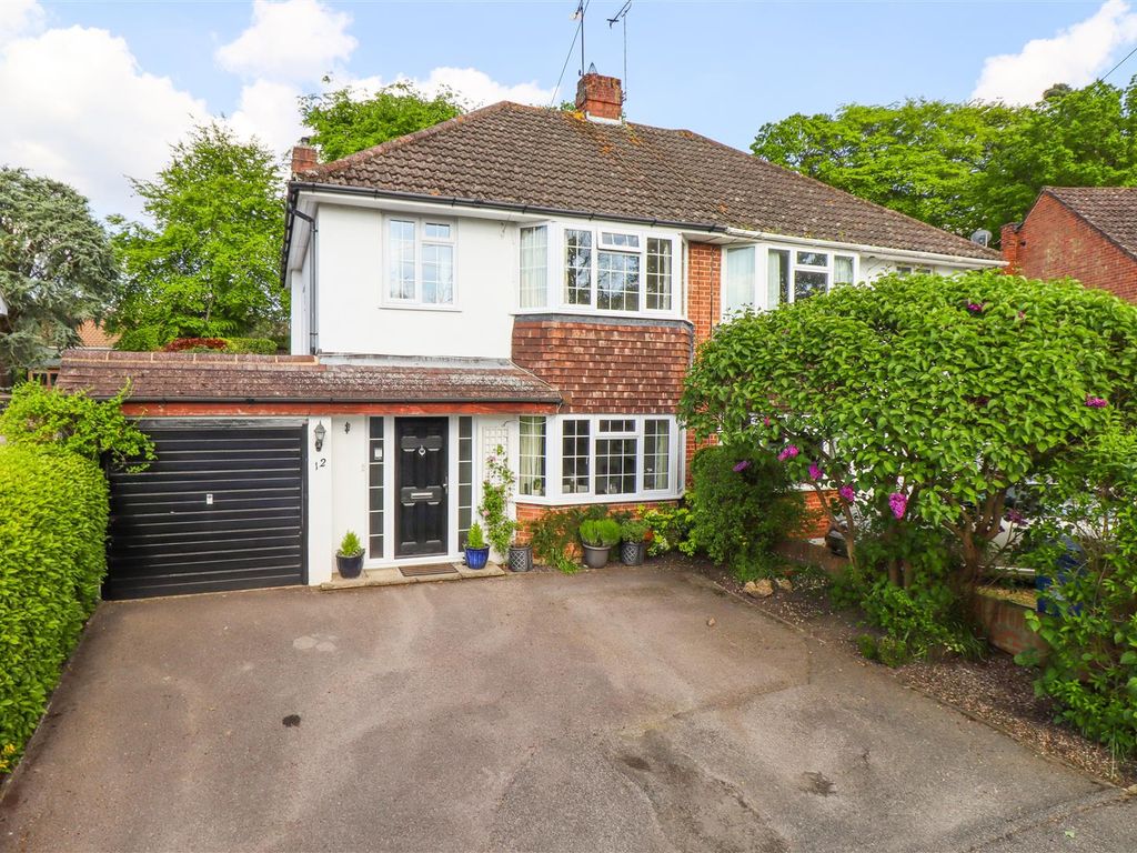 3 bed semidetached house for sale in Ferndale Road, Church Crookham