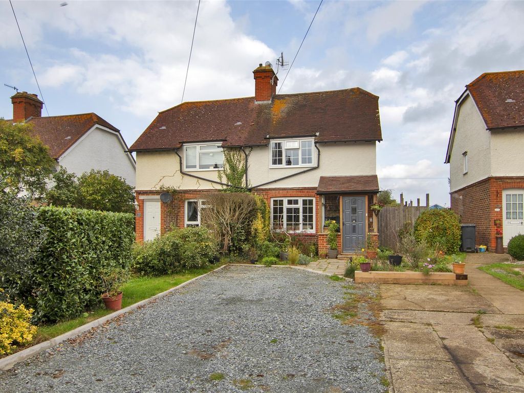 3 bed semidetached house for sale in Court Lane, Hadlow, Kent TN11