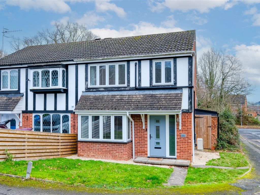 3 bed semidetached house for sale in Redstone Close, Church Hill North