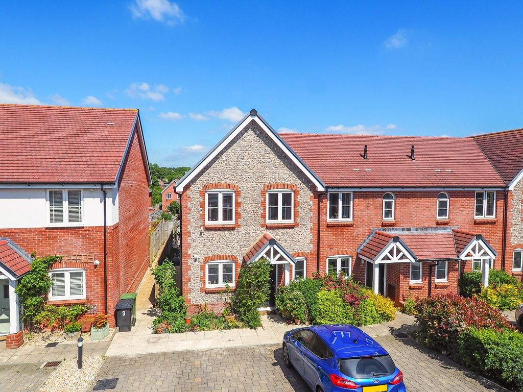 3 bed end terrace house for sale in Kympton Gardens, Medstead, Alton