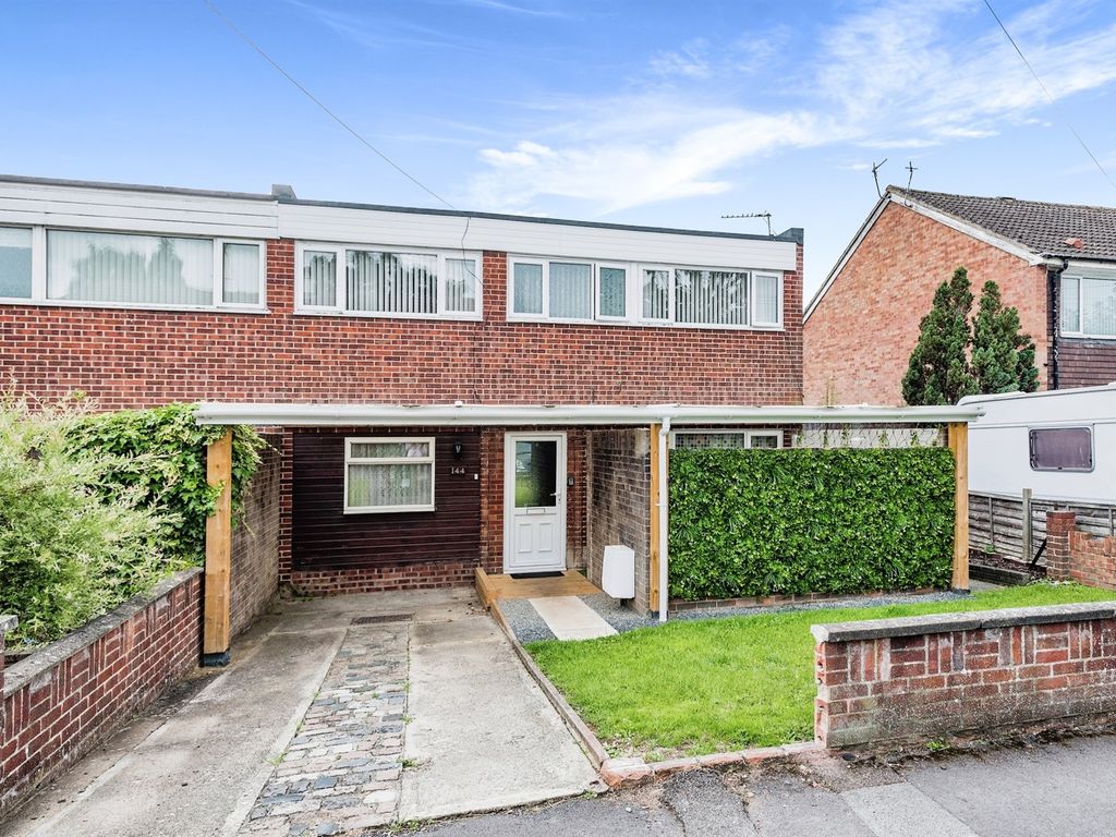 4 bed end terrace house for sale in Sandy Lane, Littlemore, Oxford OX4