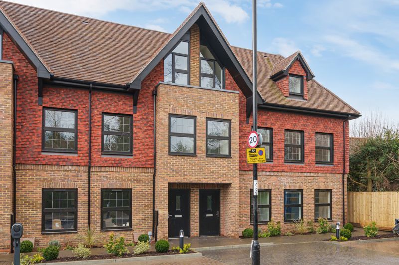 New home, 4 bed terraced house for sale in Coulsdon Court Road