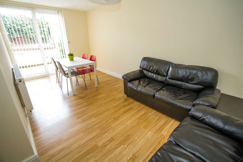 5 bed semidetached house to rent in Mitchell Avenue, Coventry CV4, £