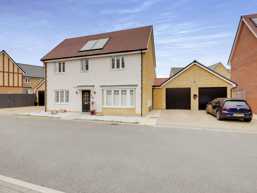 4 bed detached house for sale in Anne Close, Rochford SS4, £650,000