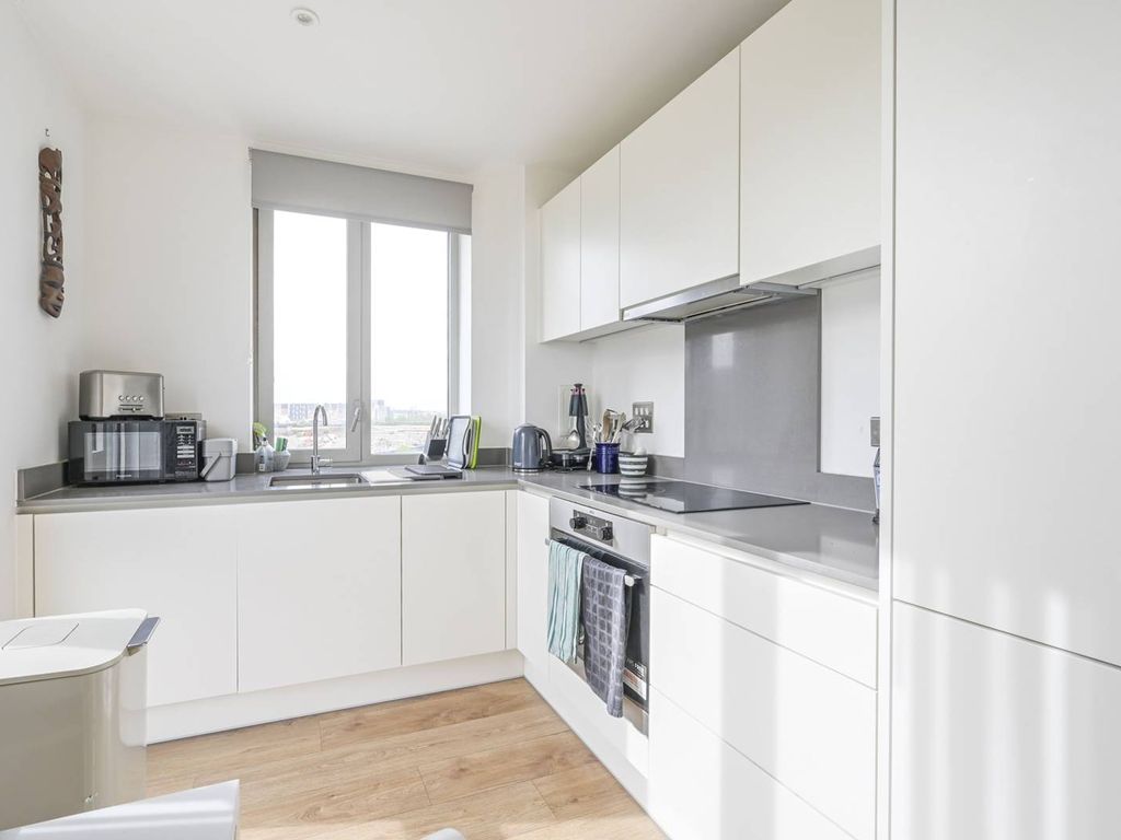 1 bed flat for sale in Copeland Court, Silvertown, London E16, £136,500