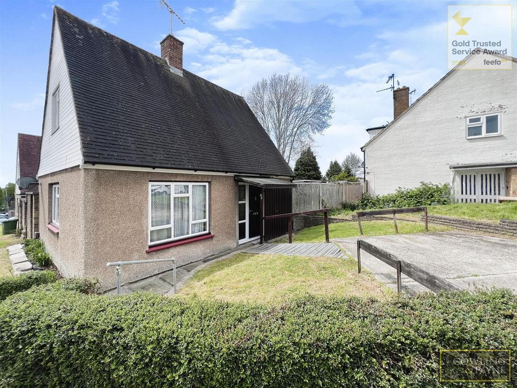 2 bed property for sale in Salesbury Drive, Billericay CM11 Zoopla