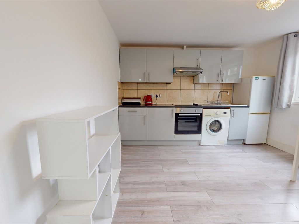 1 bed flat to rent in Lancaster Road, Dollis Hill, London NW10, £1,450