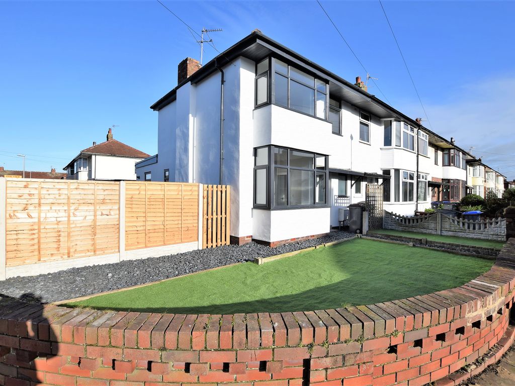 4 bed end terrace house for sale in Faringdon Avenue, Blackpool FY4