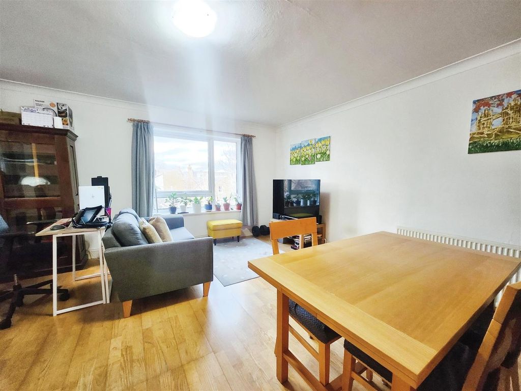 1 bed flat to rent in South Park Road, London SW19, £1,500 pcm Zoopla