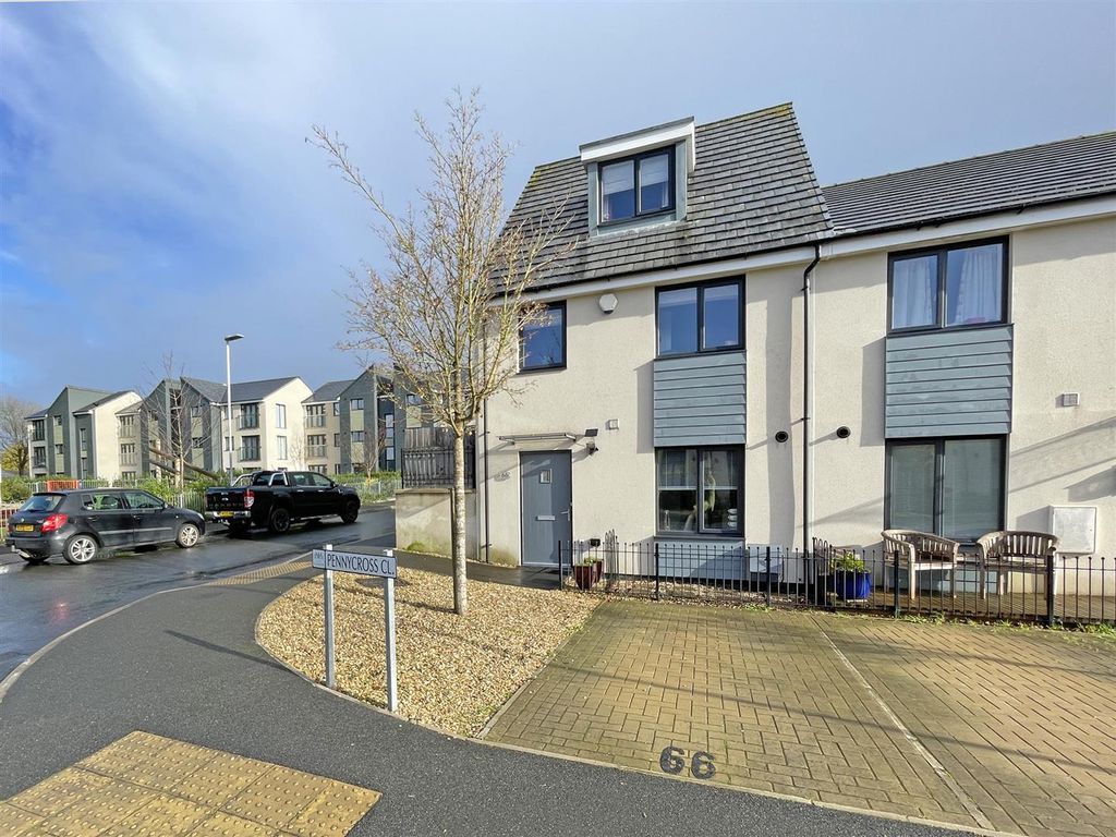 3 bed end terrace house for sale in Pennycross Close, Plymouth PL2, £